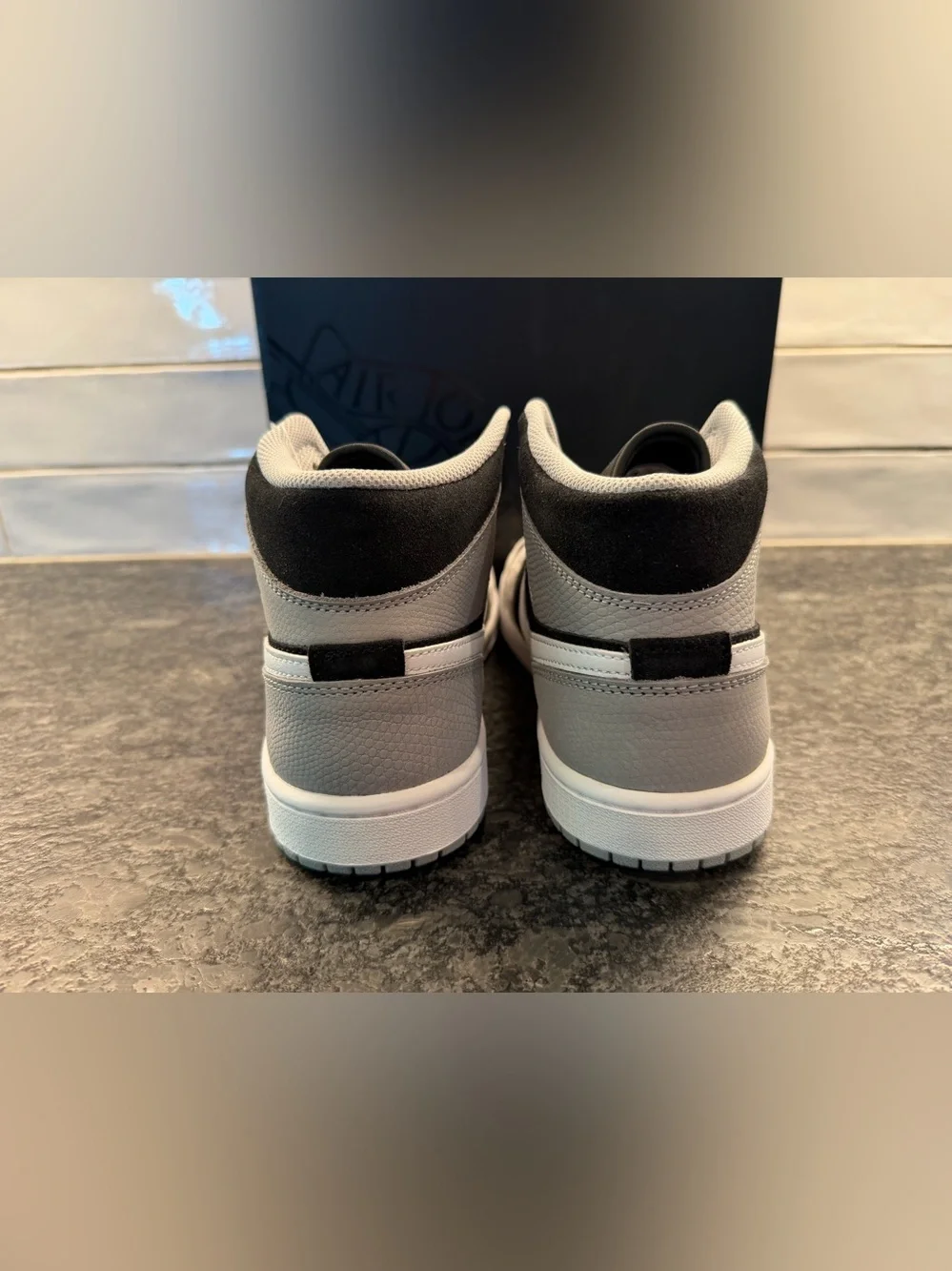 Air Jordan 1 Mid Se Sneakers in Black, Gray and White with Crackle